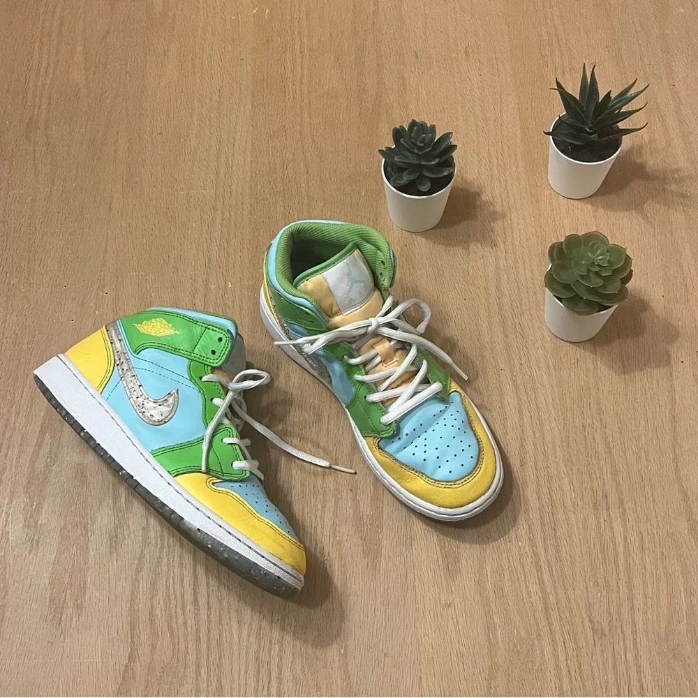 Nike Jordan Air Jordan 1 Mid SE "Recycled Grind" Sneakers - Picture 2 of 10